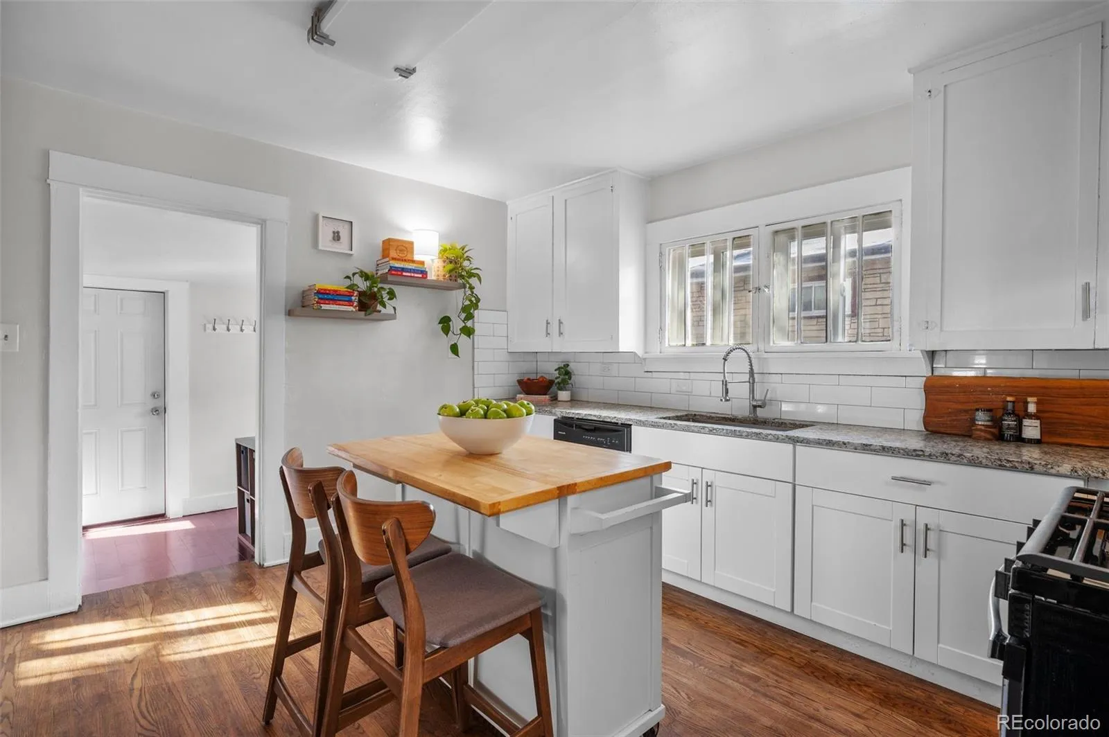 Englewood, Colorado 80113, United States, 2 Bedrooms Bedrooms, ,1 BathroomBathrooms,Residential,Pending,12330