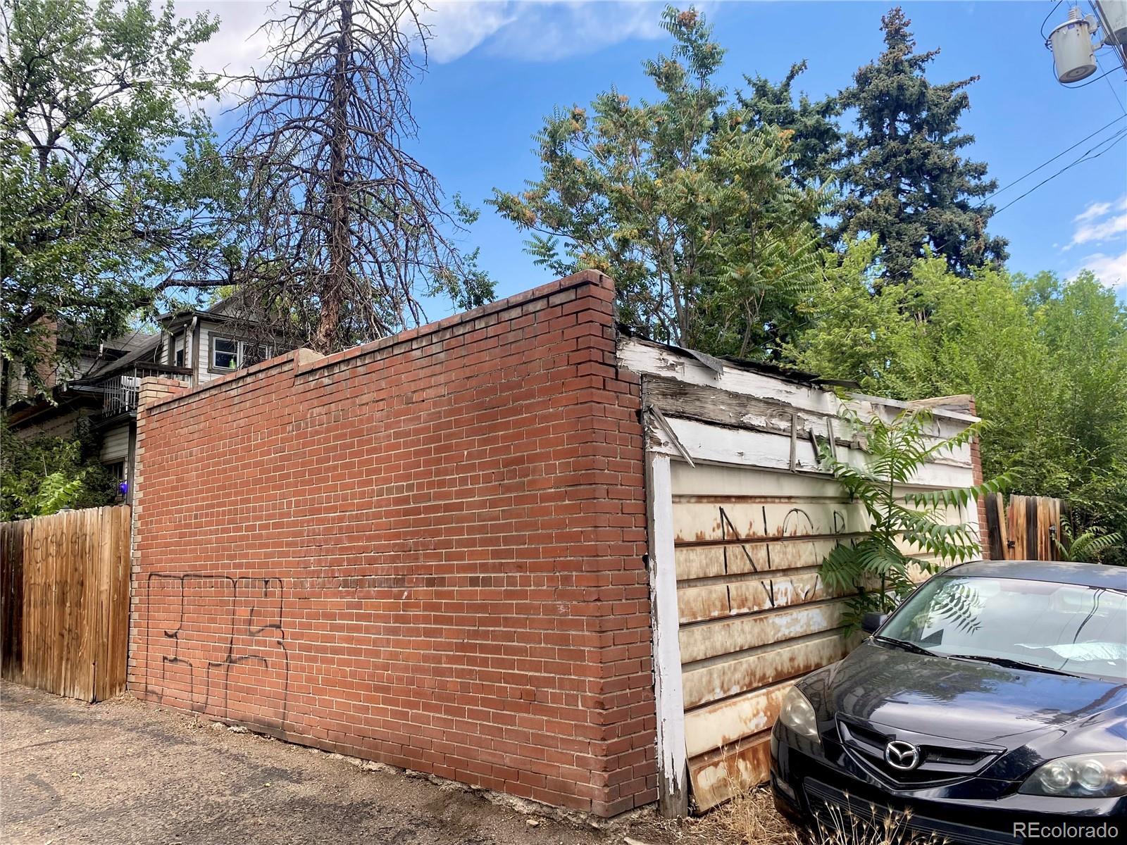 1624 Adams Street