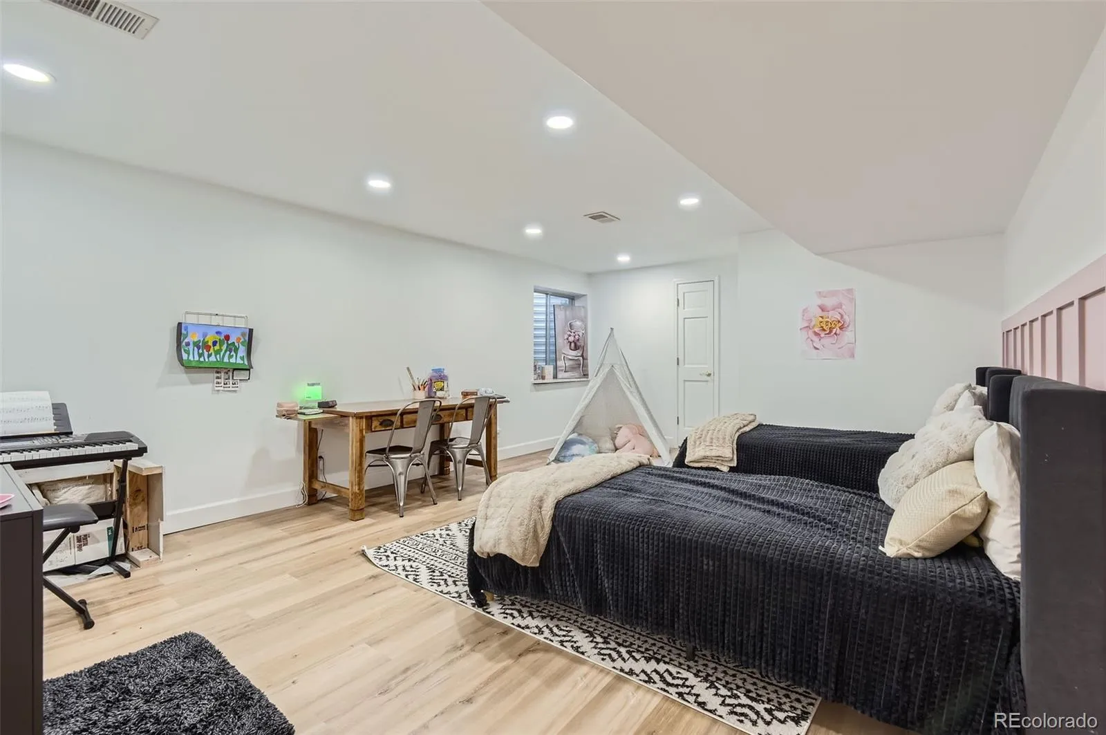 Thornton, Colorado 80241, United States, 4 Bedrooms Bedrooms, ,3 BathroomsBathrooms,Residential,Active,110891