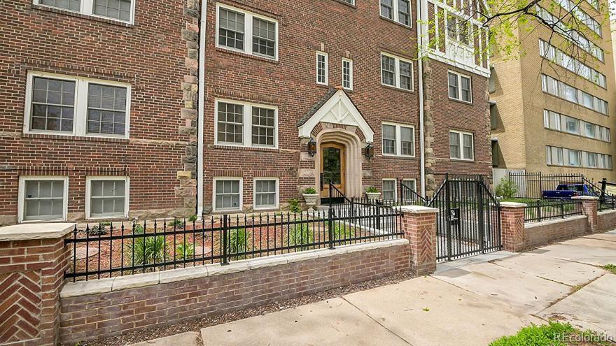963 N Logan Street 23