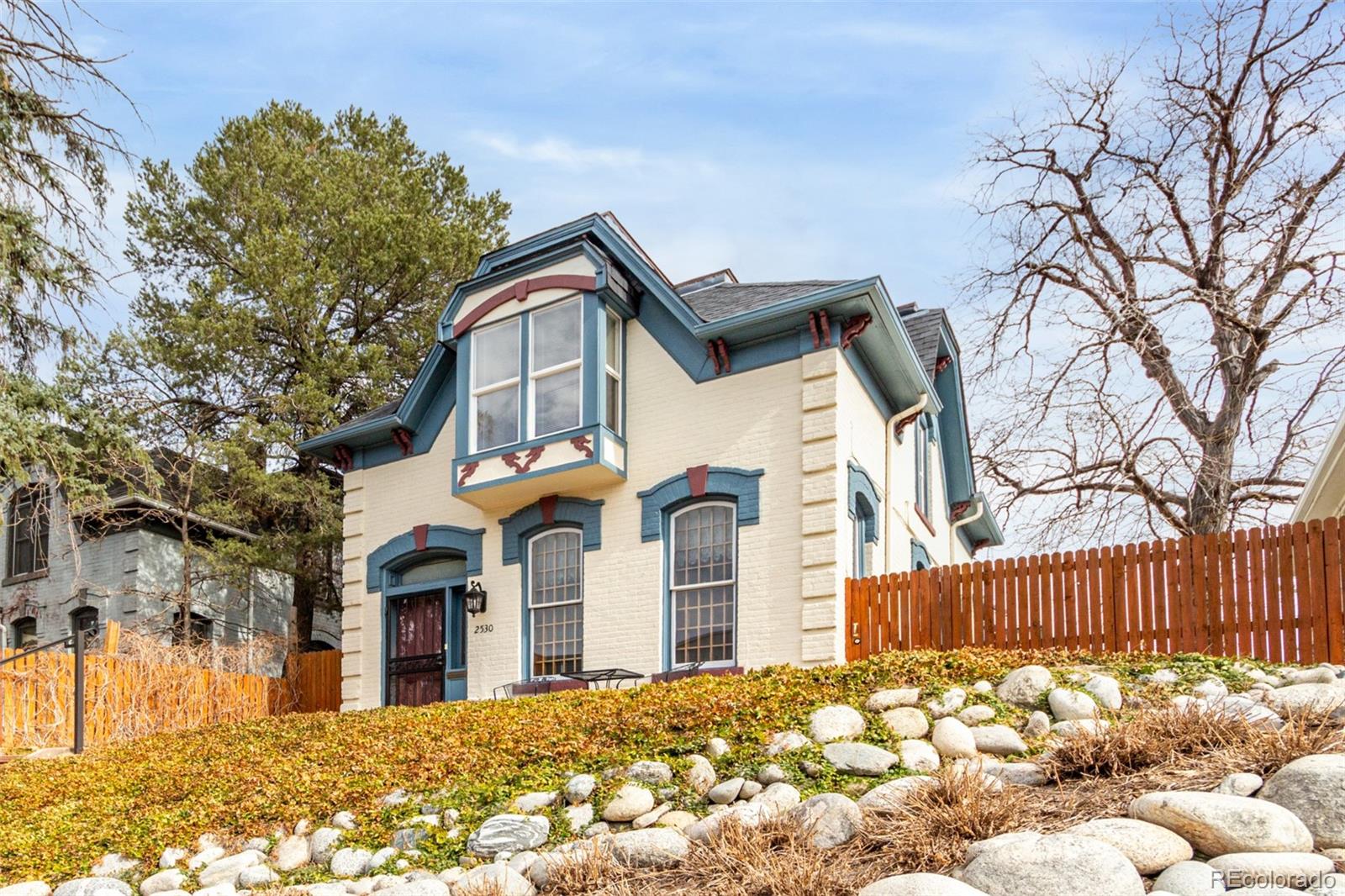 2530 Arapahoe Street
