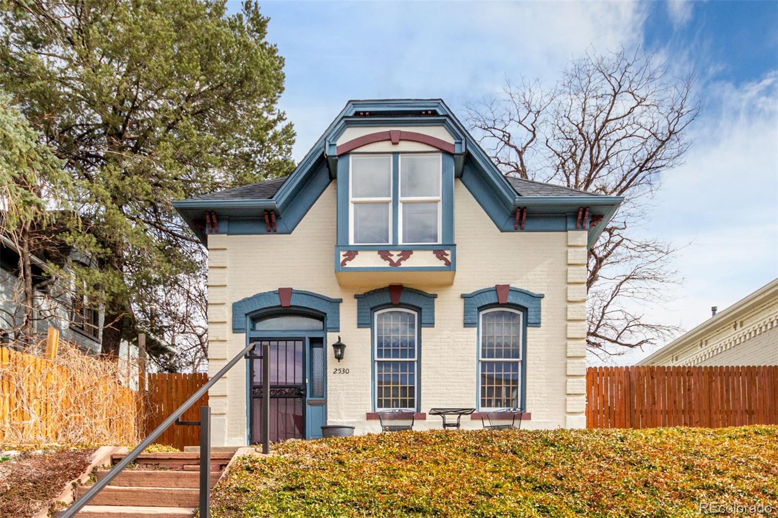 2530 Arapahoe Street