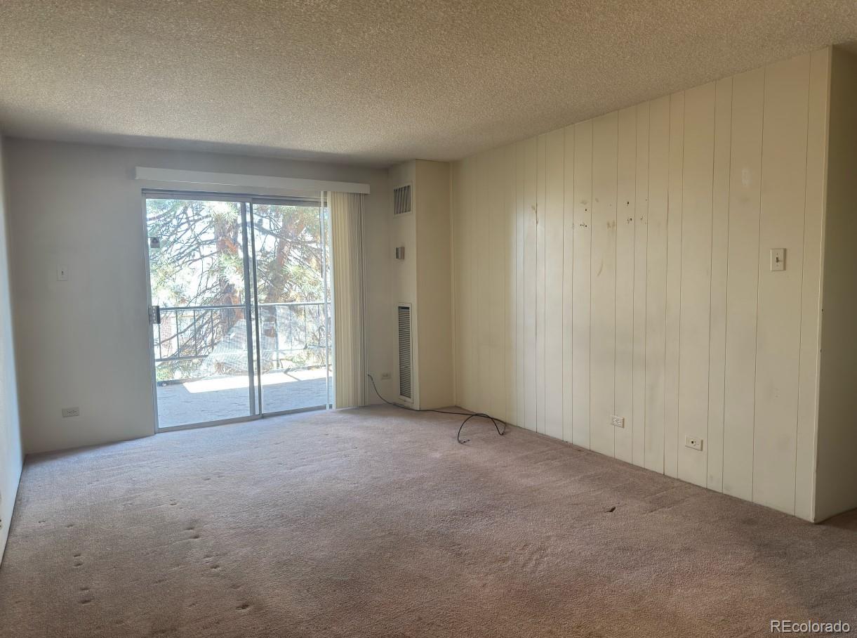 2325 S Linden Court 206