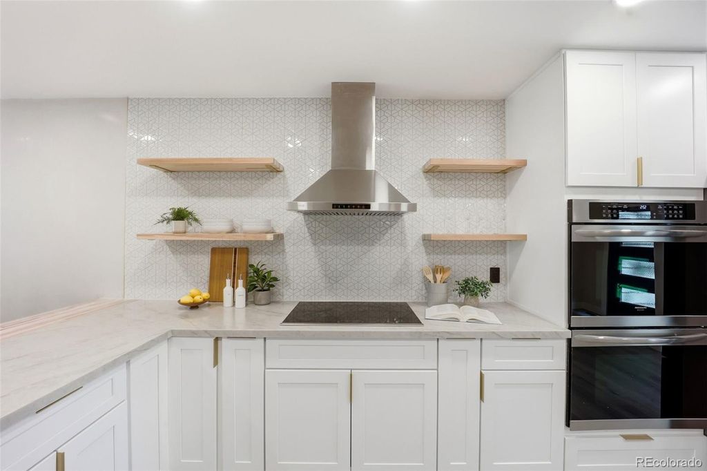 Photo of 1581 W Briarwood Avenue, Littleton, CO 80120 (MLS # 8752126)
