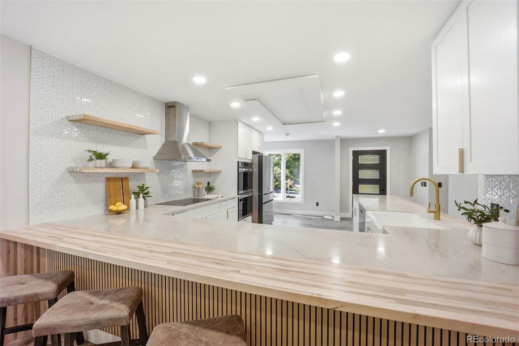 Photo of 1581 W Briarwood Avenue, Littleton, CO 80120 (MLS # 8752126)