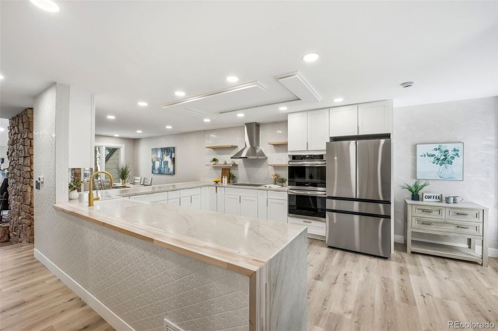 Photo of 1581 W Briarwood Avenue, Littleton, CO 80120 (MLS # 8752126)
