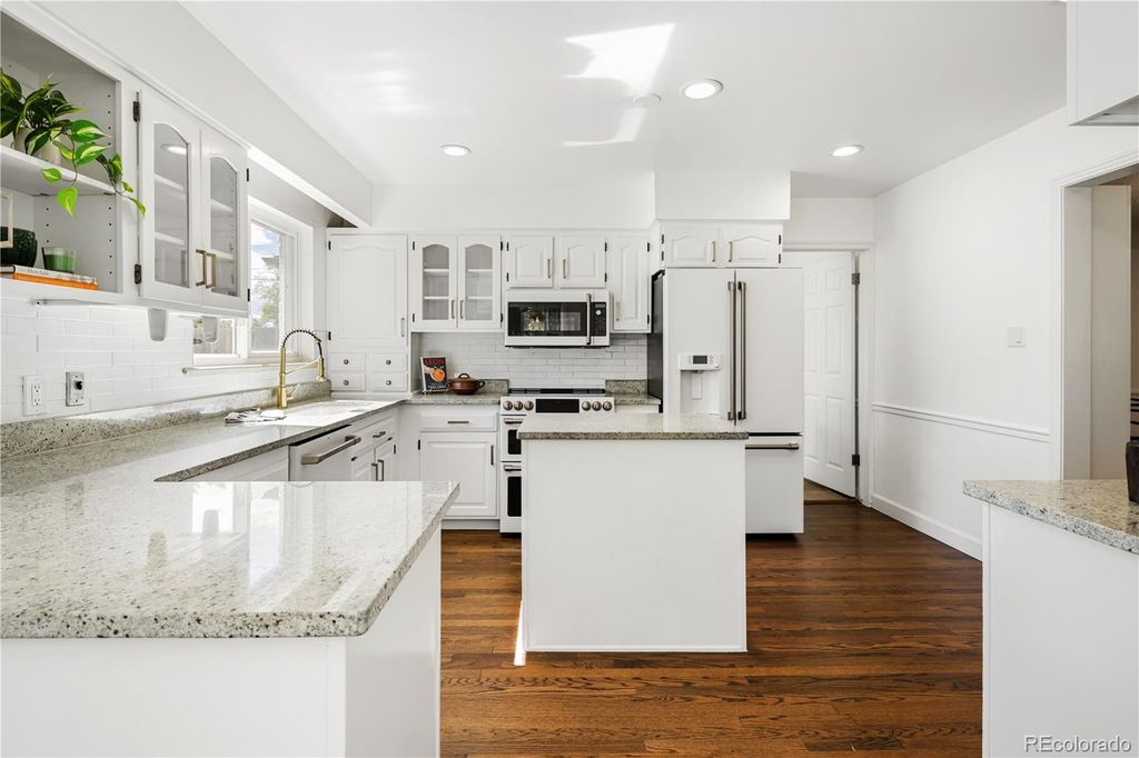 Photo of 3035 N Monaco st Parkway, Denver, CO 80207 (MLS # 3172504)