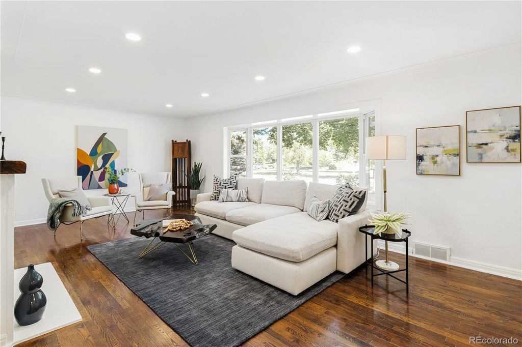 Photo of 3035 N Monaco st Parkway, Denver, CO 80207 (MLS # 3172504)