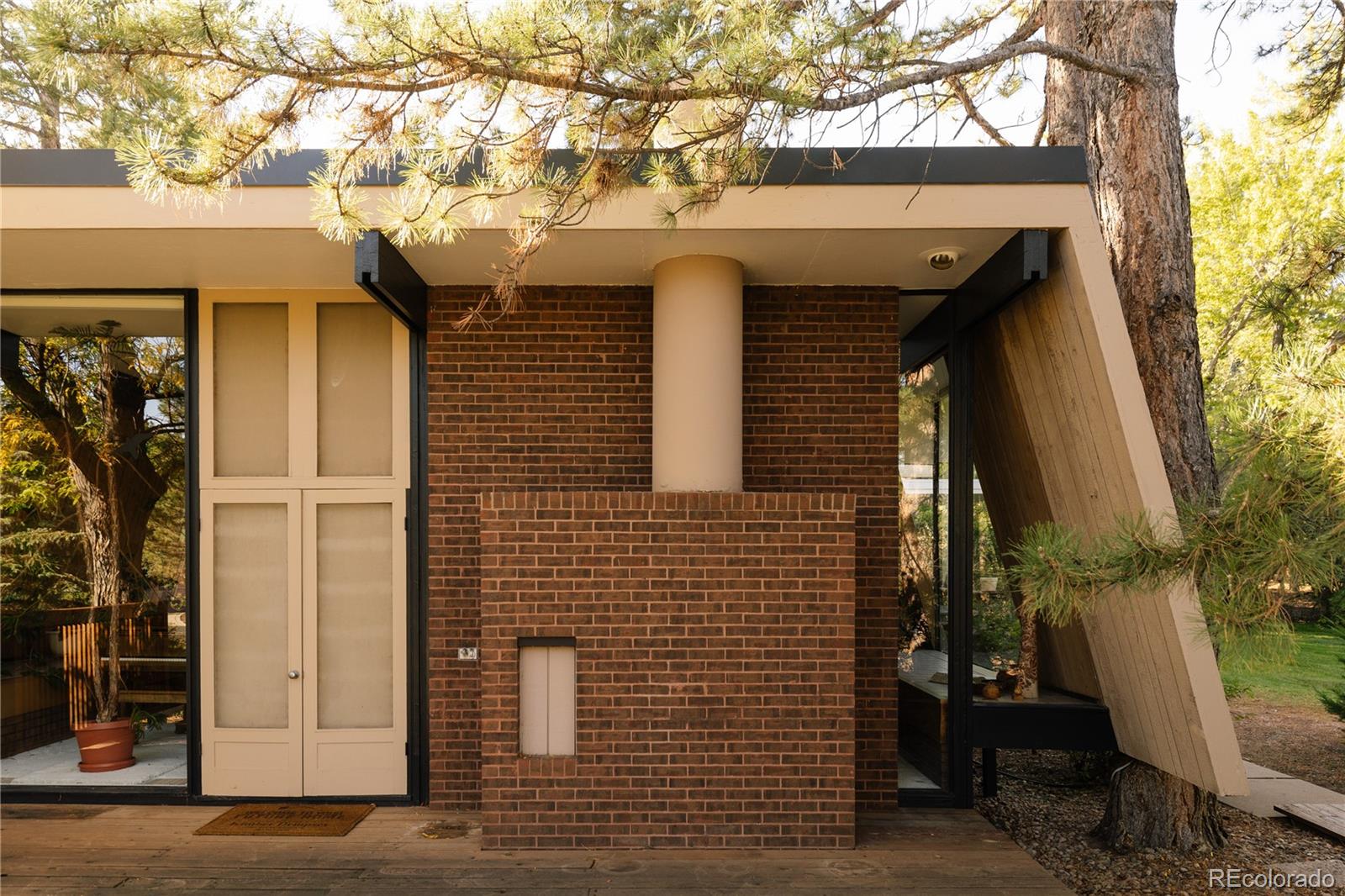 600 Front Range Road