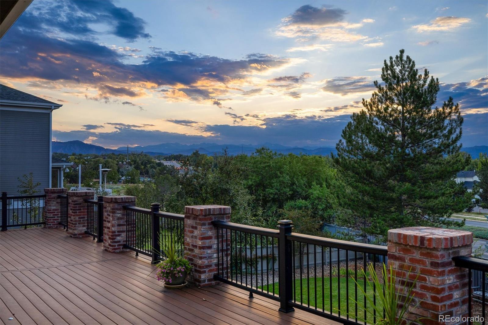 2437 Waneka Lake Trail