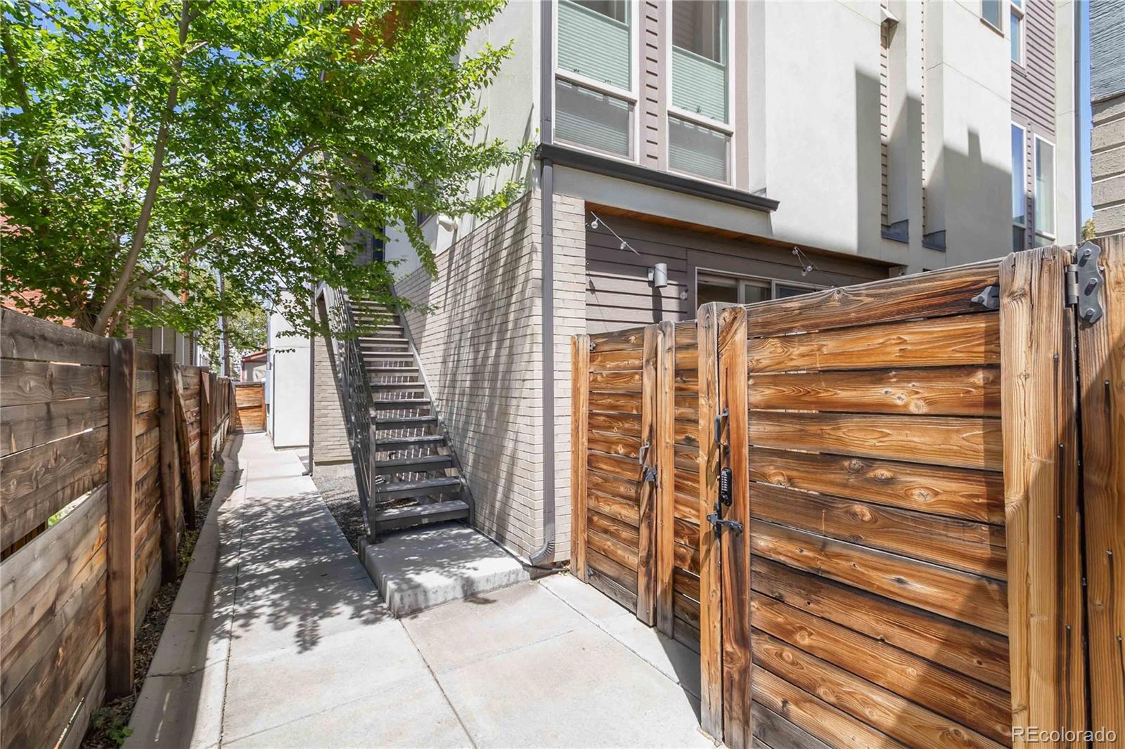 2409 Court Place