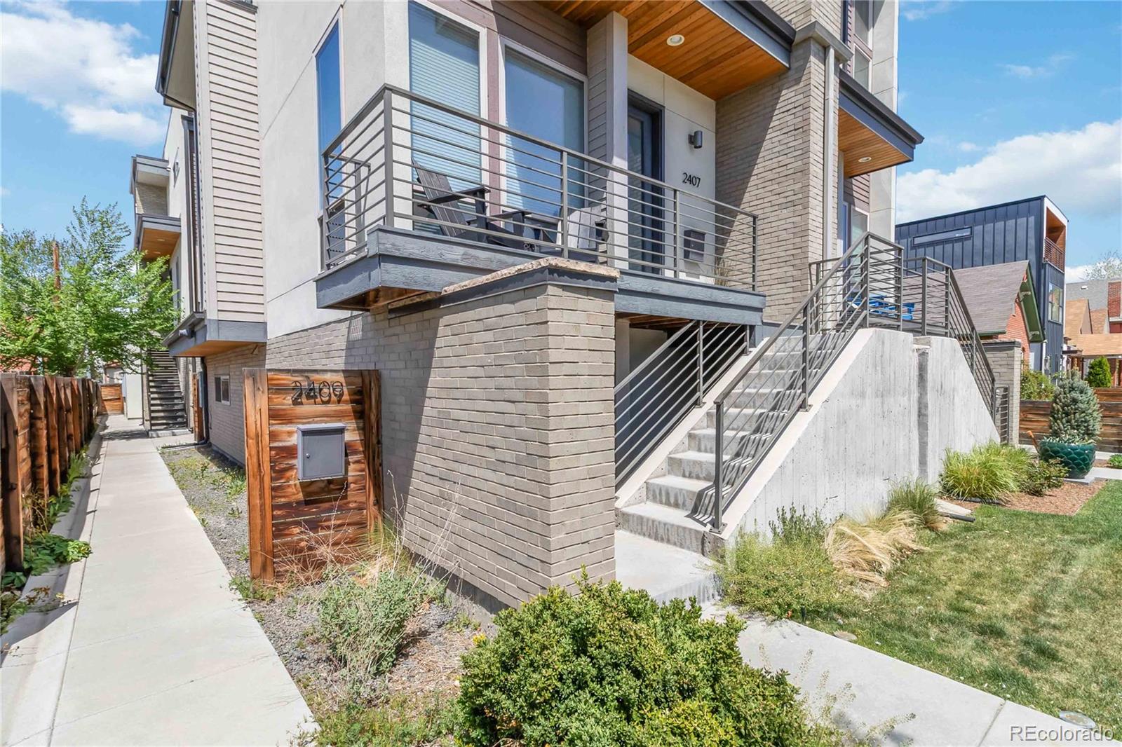 2409 Court Place