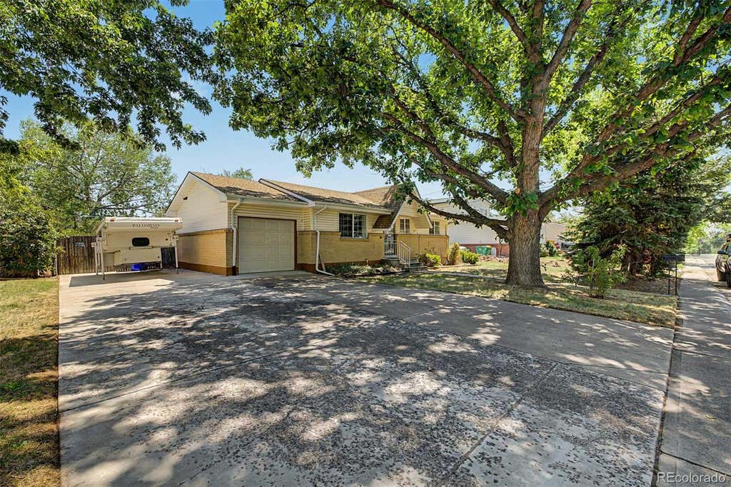 Photo of 888 S Owens Court, Lakewood, CO 80226 (MLS # 4941331)