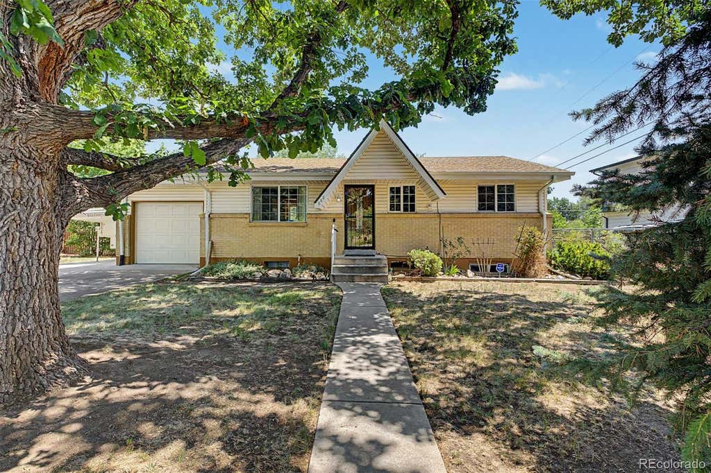 Photo of 888 S Owens Court, Lakewood, CO 80226 (MLS # 4941331)