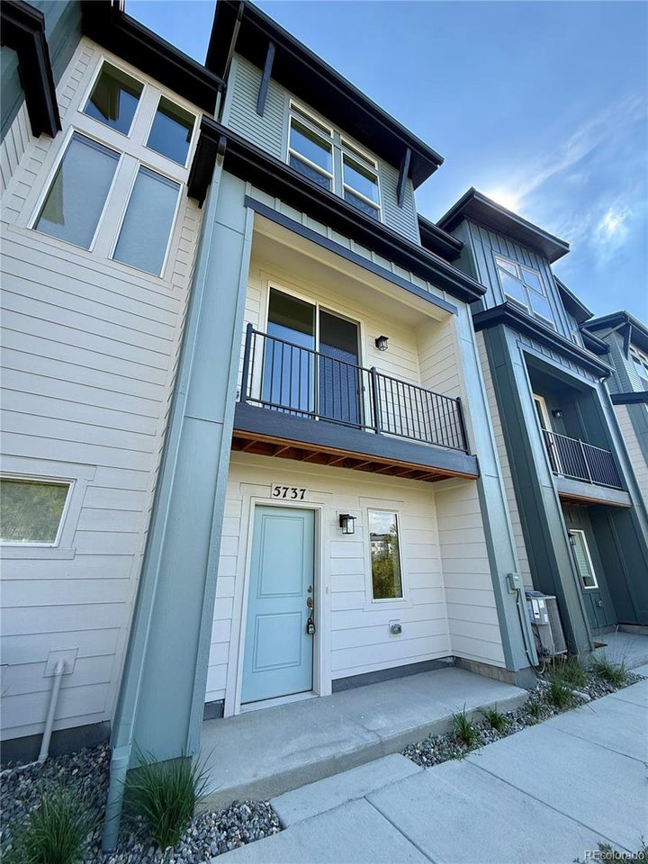 SaBell Community - Example of similar exterior architecture and neighborhood feel