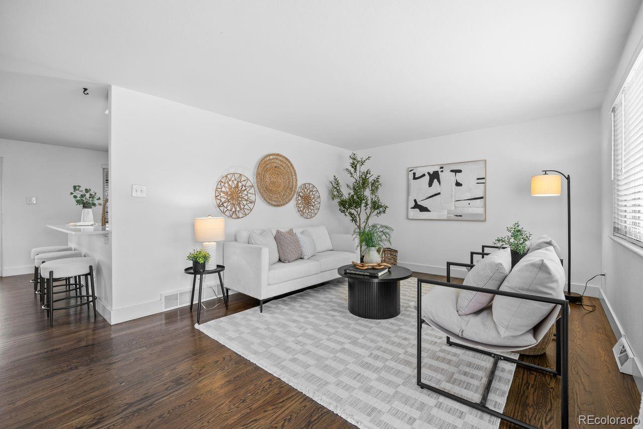 1528 S Jamaica Street