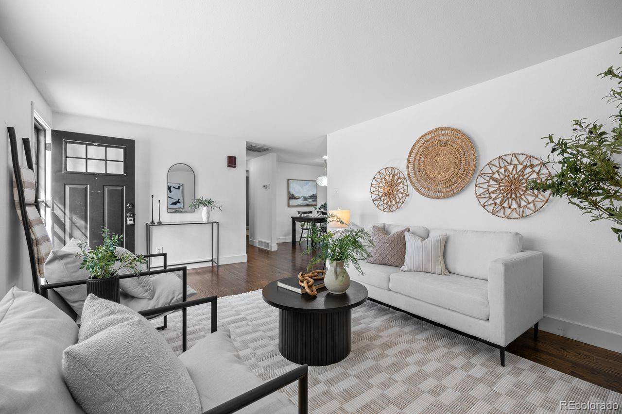 1528 S Jamaica Street