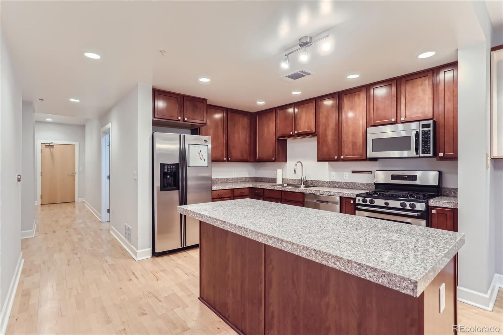 1630 N Clarkson Street 204