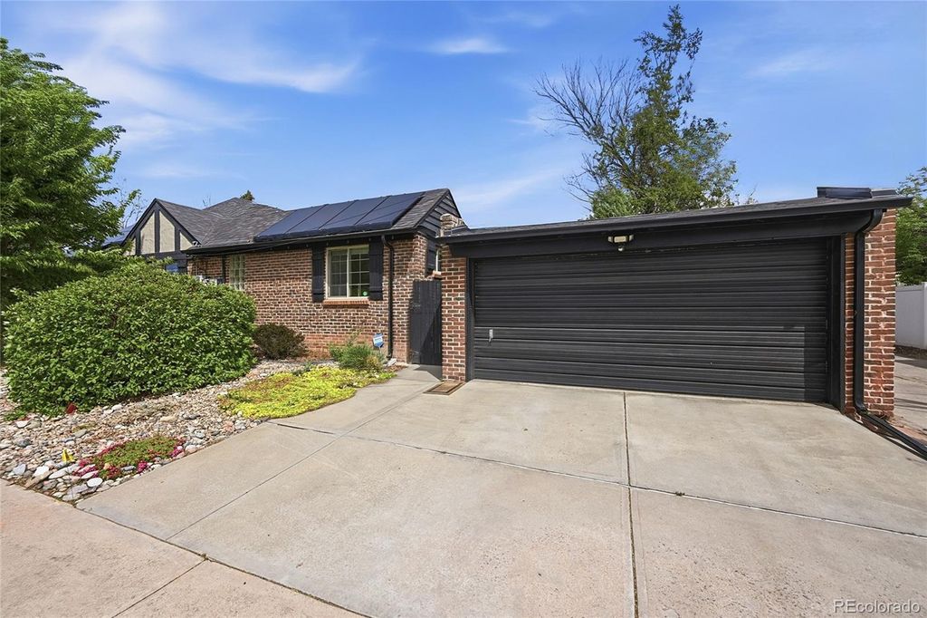 Photo of 1000 Locust Street, Denver, CO 80220 (MLS # 6604218)