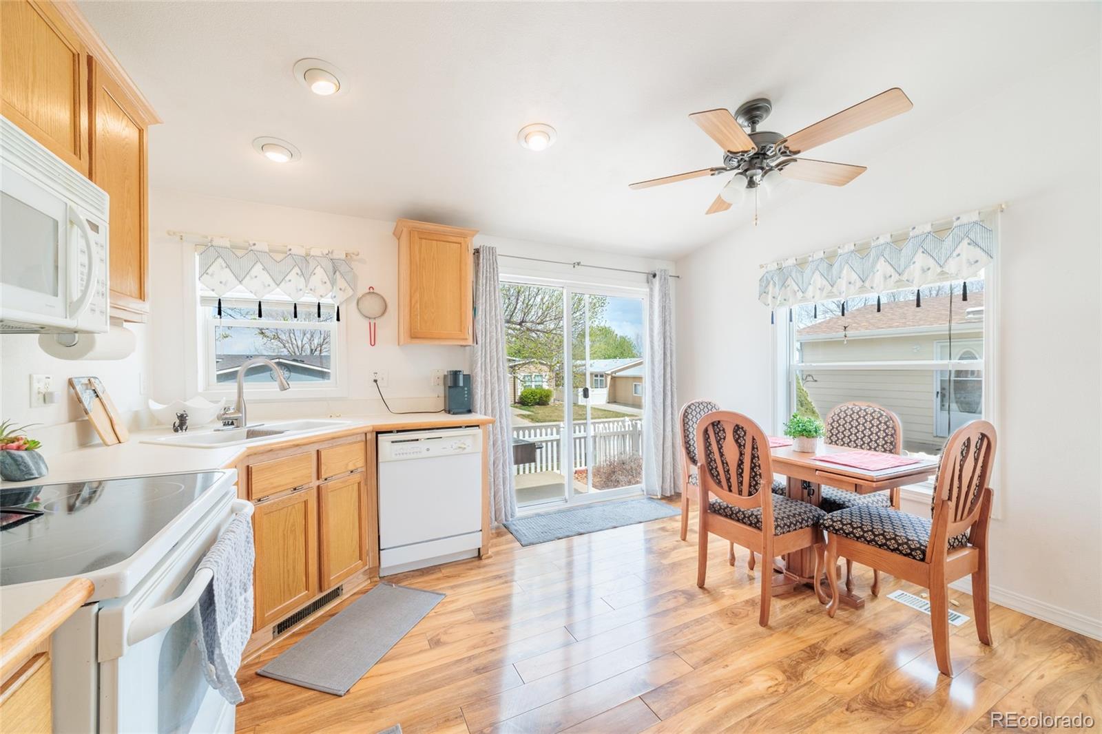 7805 Sunflower Green 140