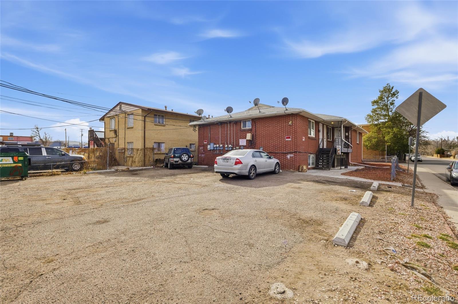 1592 Lansing Street