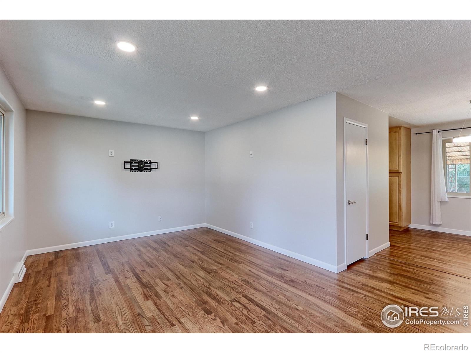3373 W Monmouth Avenue