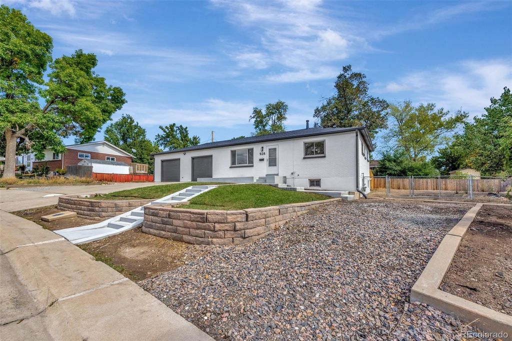 Photo of 928 S Swadley Street, Lakewood, CO 80228 (MLS # 7161289)