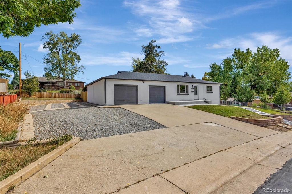 Photo of 928 S Swadley Street, Lakewood, CO 80228 (MLS # 7161289)
