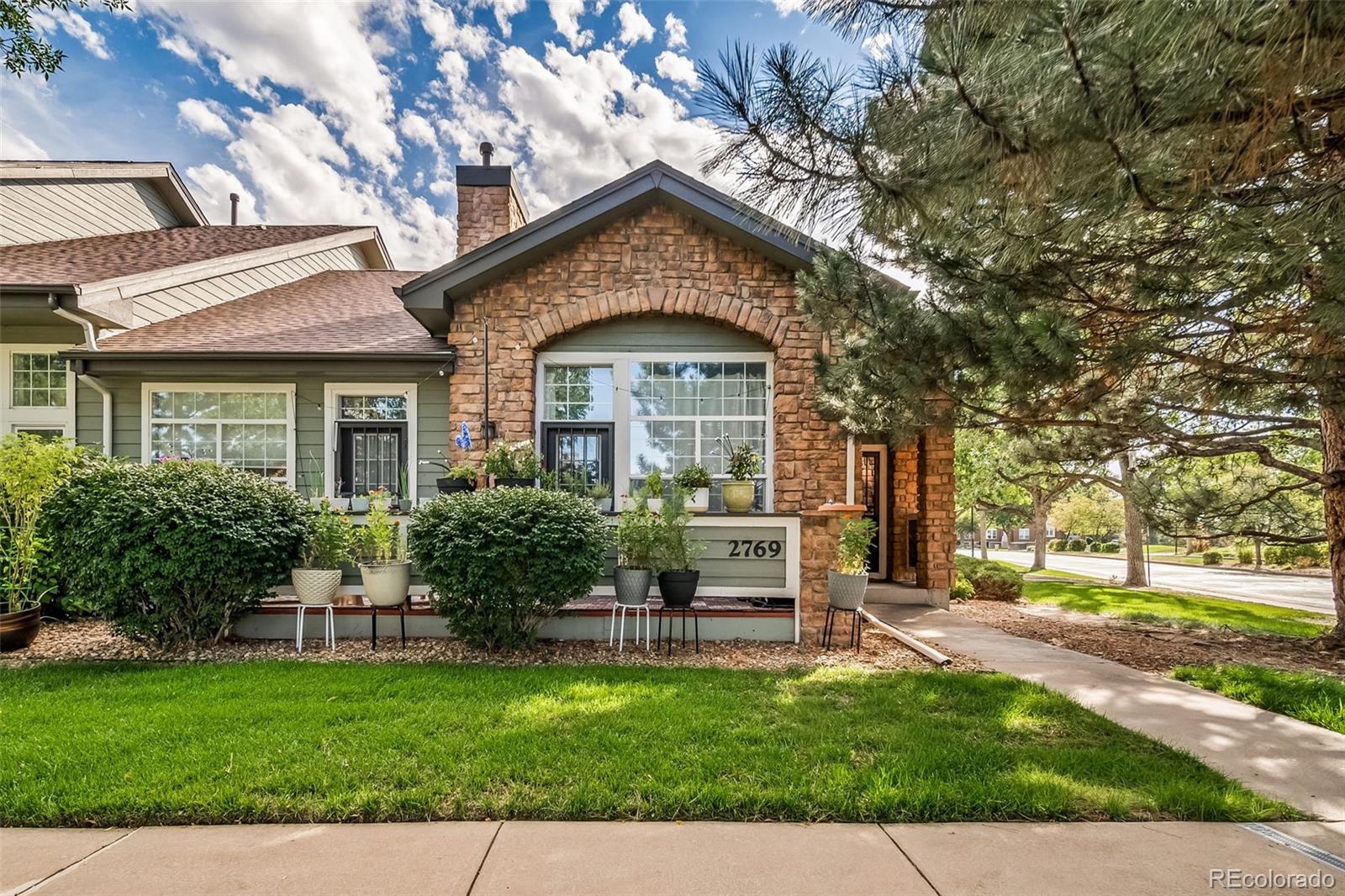 2769 W Greens Court