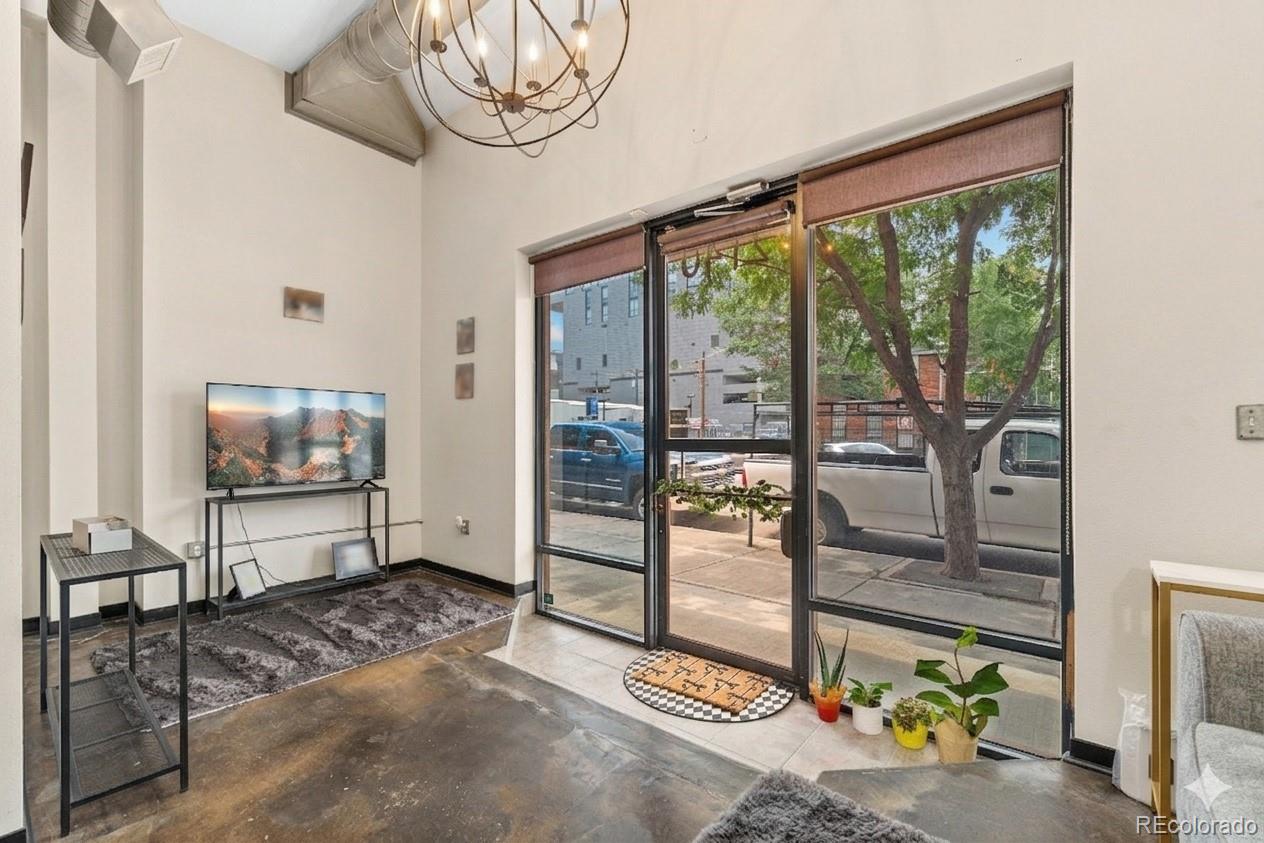 2142 Curtis Street 101
