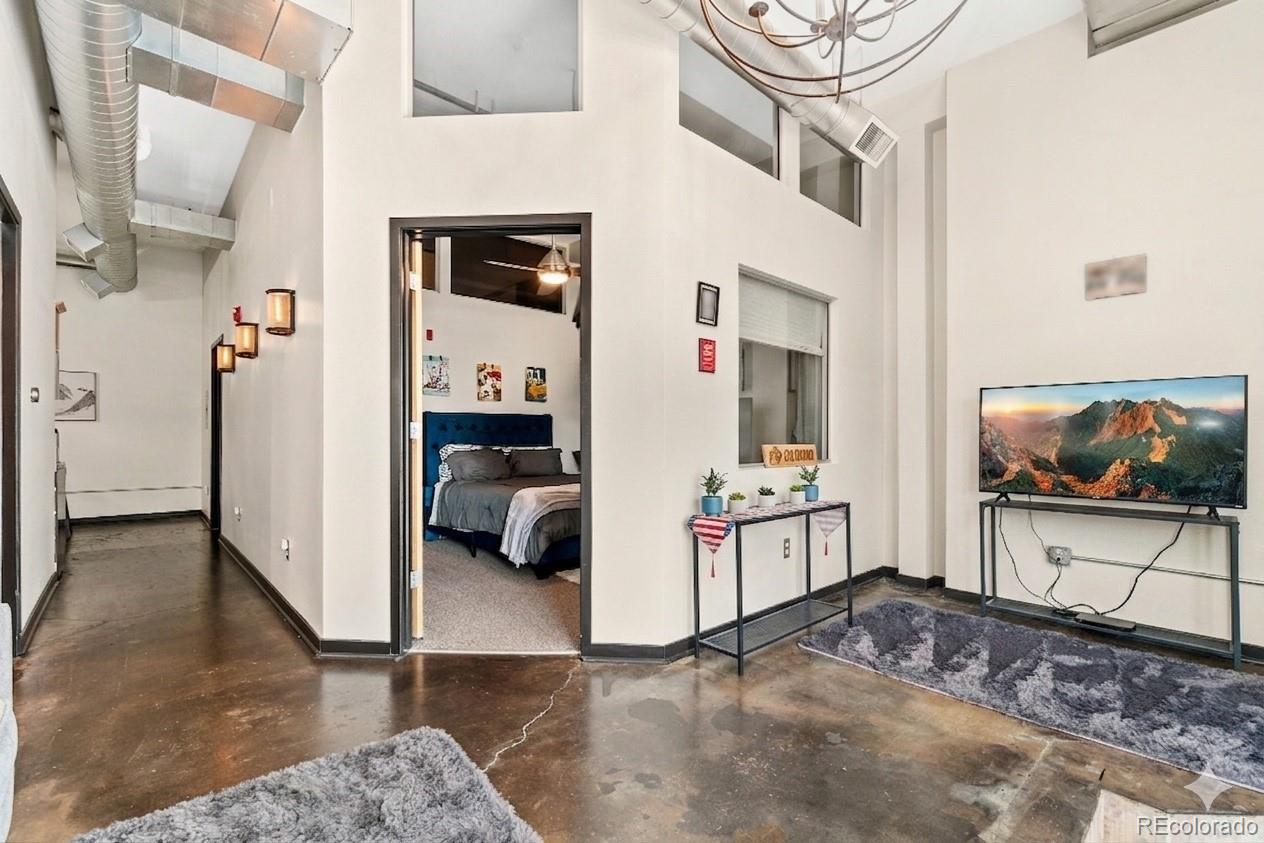 2142 Curtis Street 101