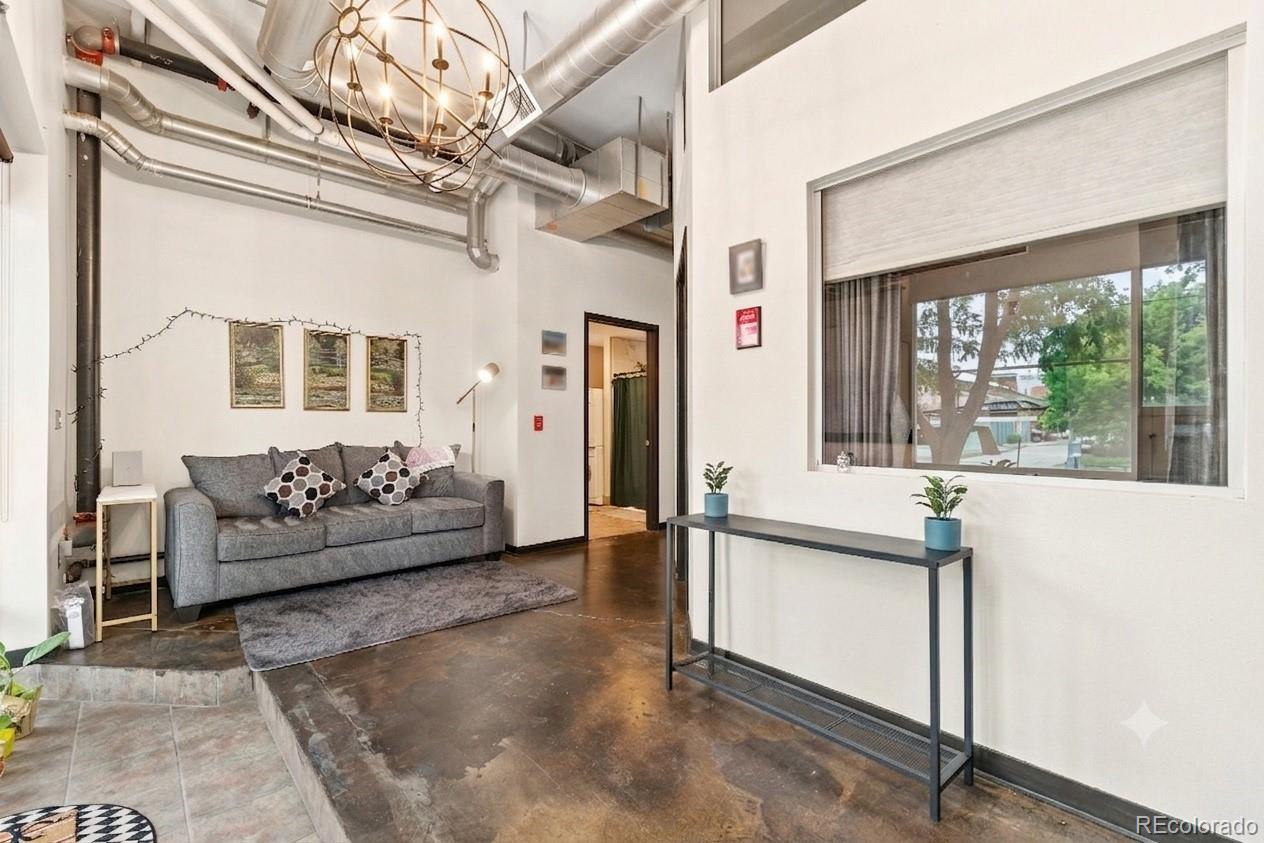 2142 Curtis Street 101