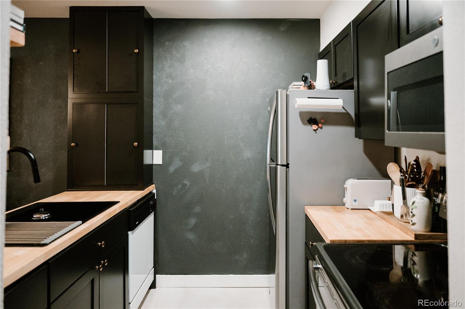 444 S Kittredge Street 100