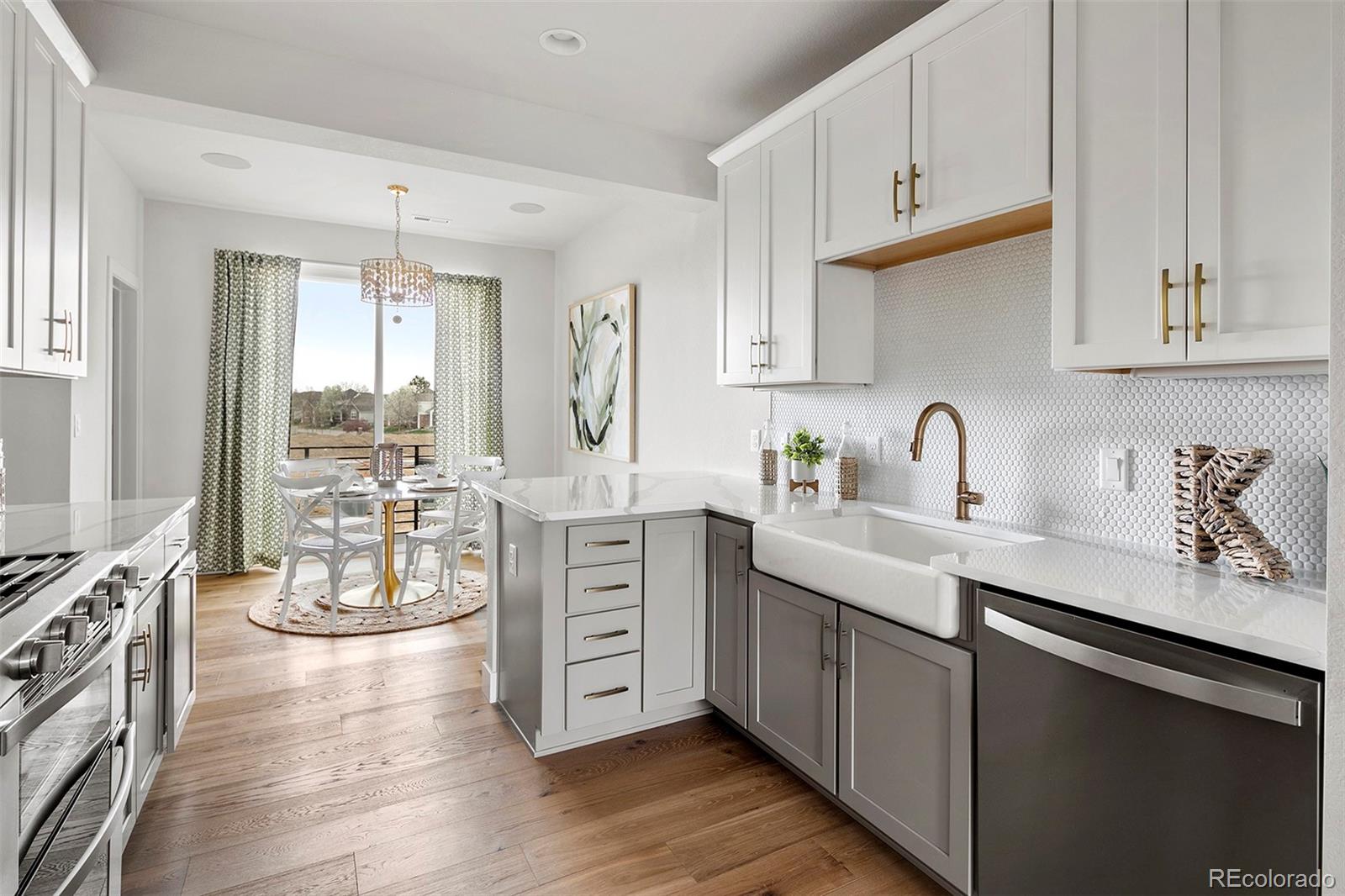 888 S Valentia Street 13-102