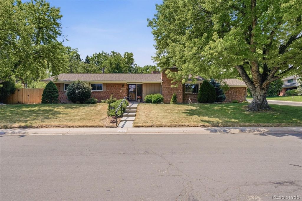 Photo of 2182 W Briarwood Avenue, Littleton, CO 80120 (MLS # 6074860)