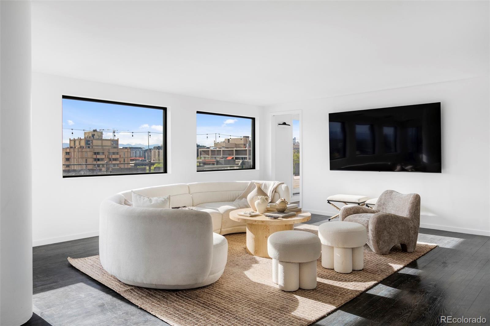 669 N Washington Street 901