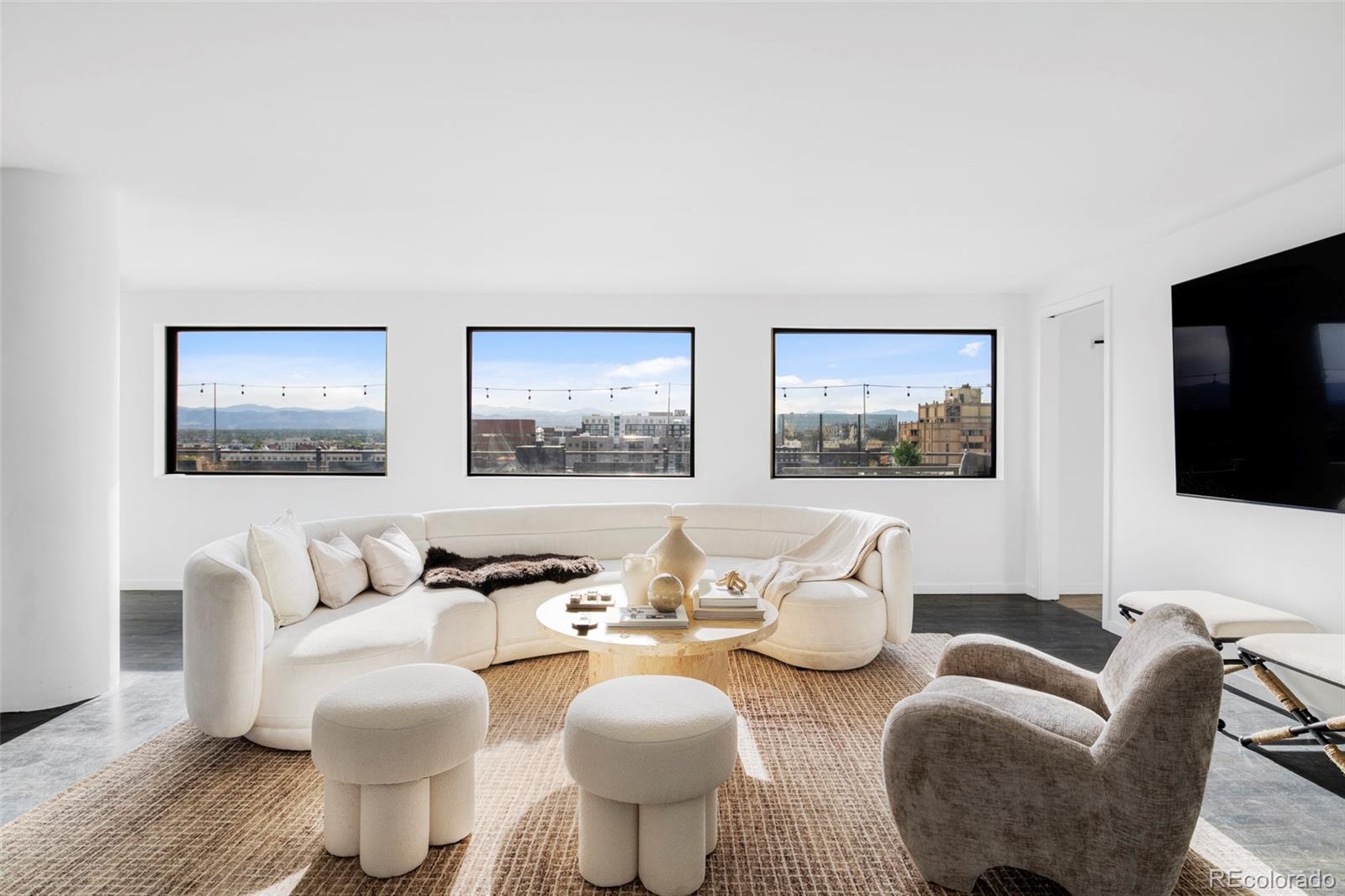 669 N Washington Street 901