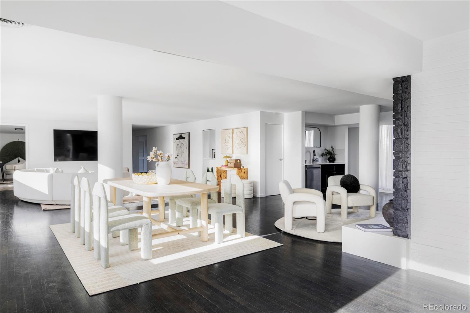 669 N Washington Street 901