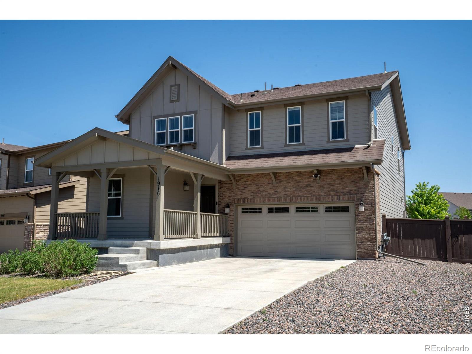 1916 Coopers Hawk Court