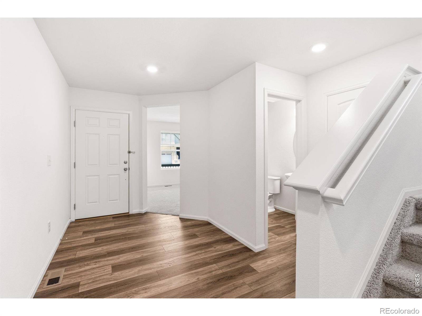 1916 Coopers Hawk Court