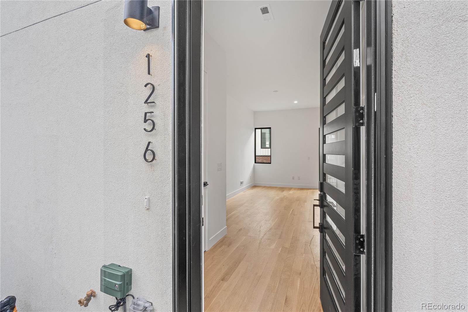 1256 Yates Street, Denver, CO, 80204 2 1256 Yates Street