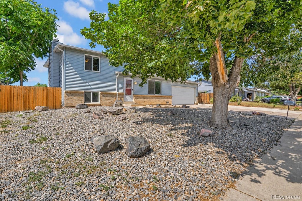 Photo of 16219 E Linvale Avenue, Aurora, CO 80013 (MLS # 8279389)