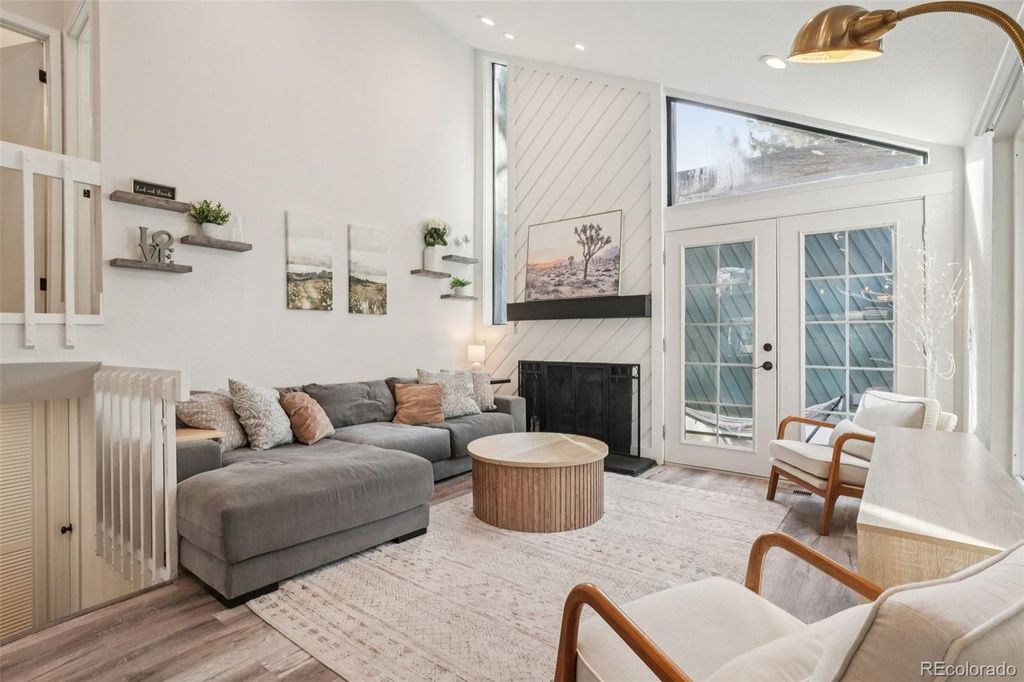 Photo of 10205 E Peakview Avenue, Englewood, CO 80111 (MLS # 4104636)