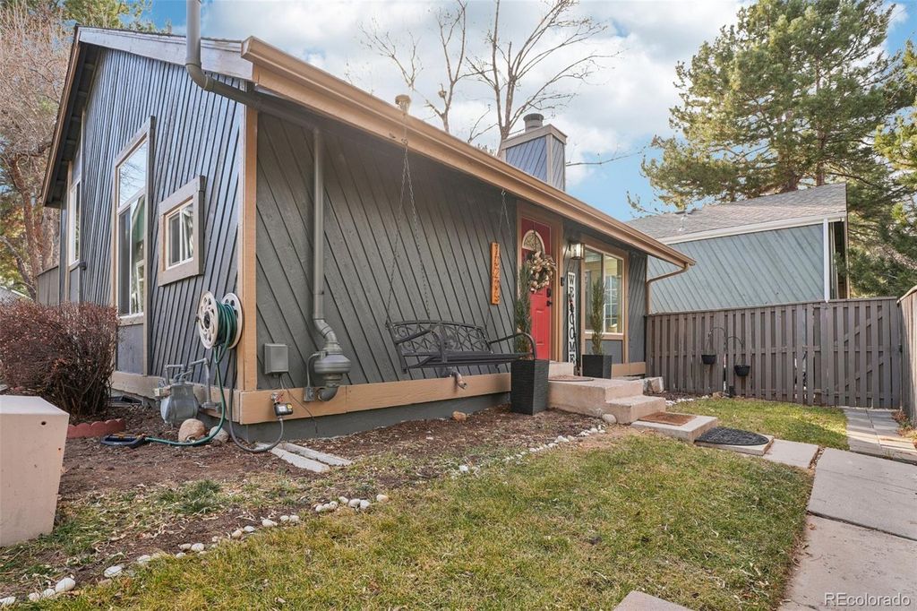 Photo of 10205 E Peakview Avenue, Englewood, CO 80111 (MLS # 4104636)