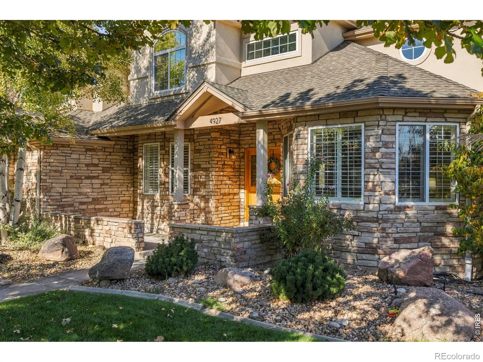 4927 Valley Oak Drive