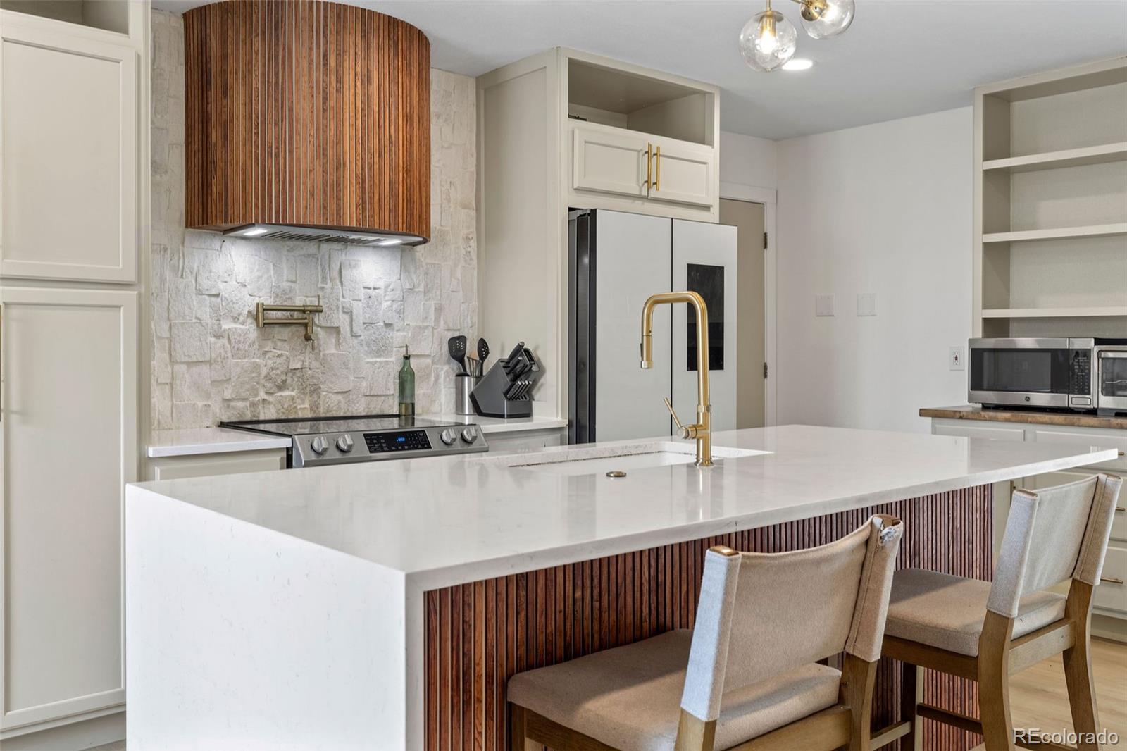 690 S Newark Court