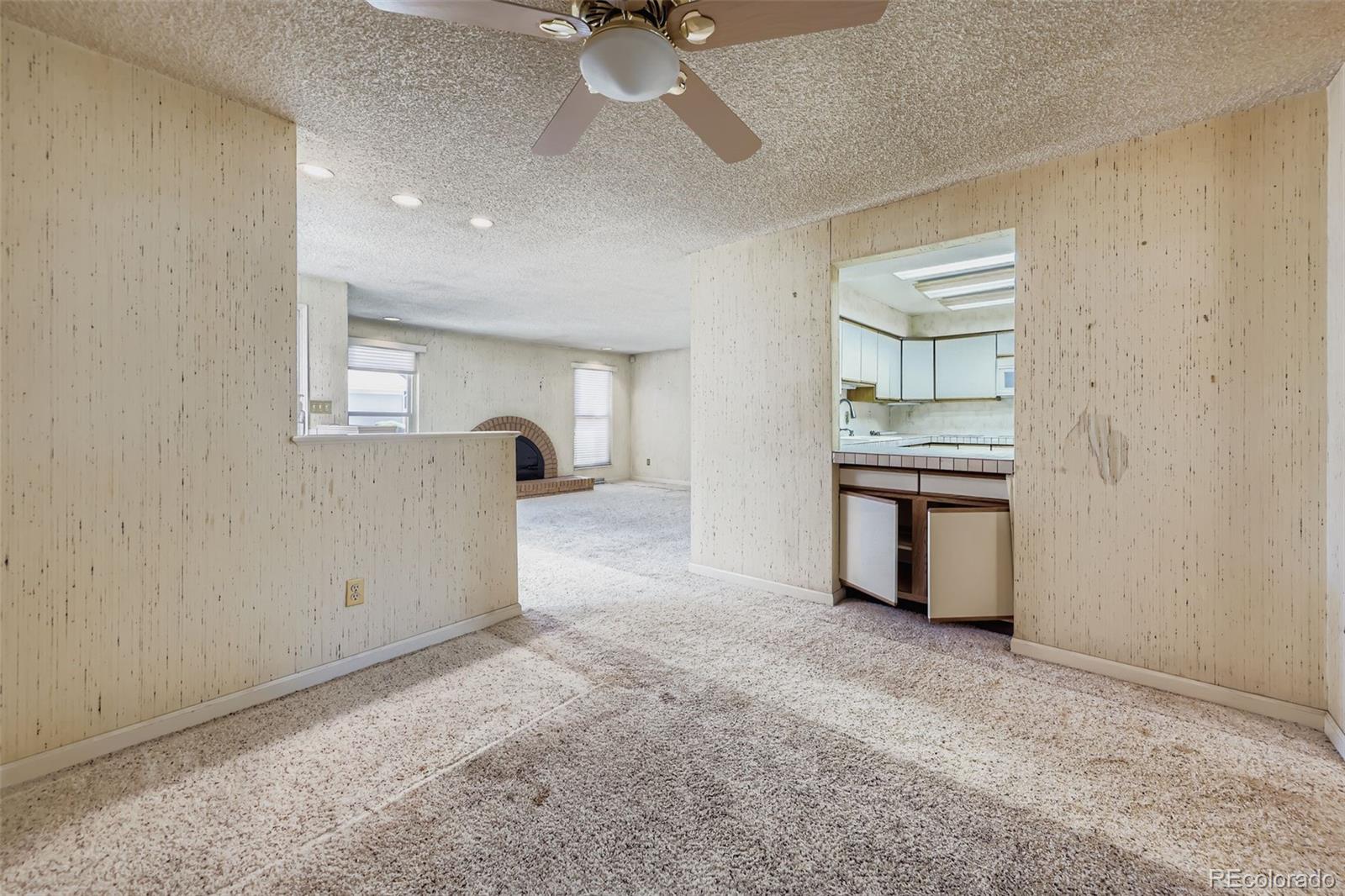 11902 E Maple Avenue