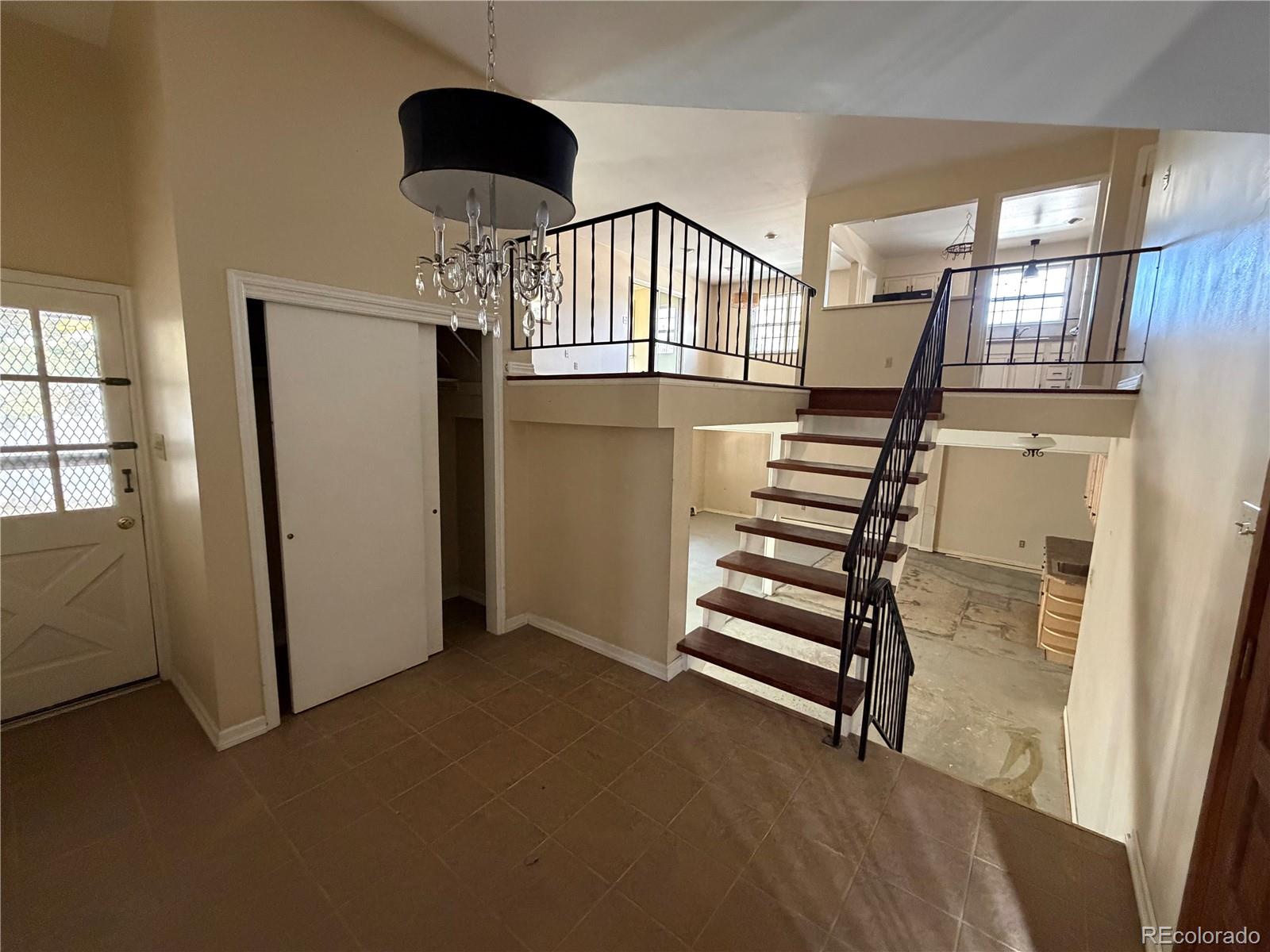 3111 S Holly Place