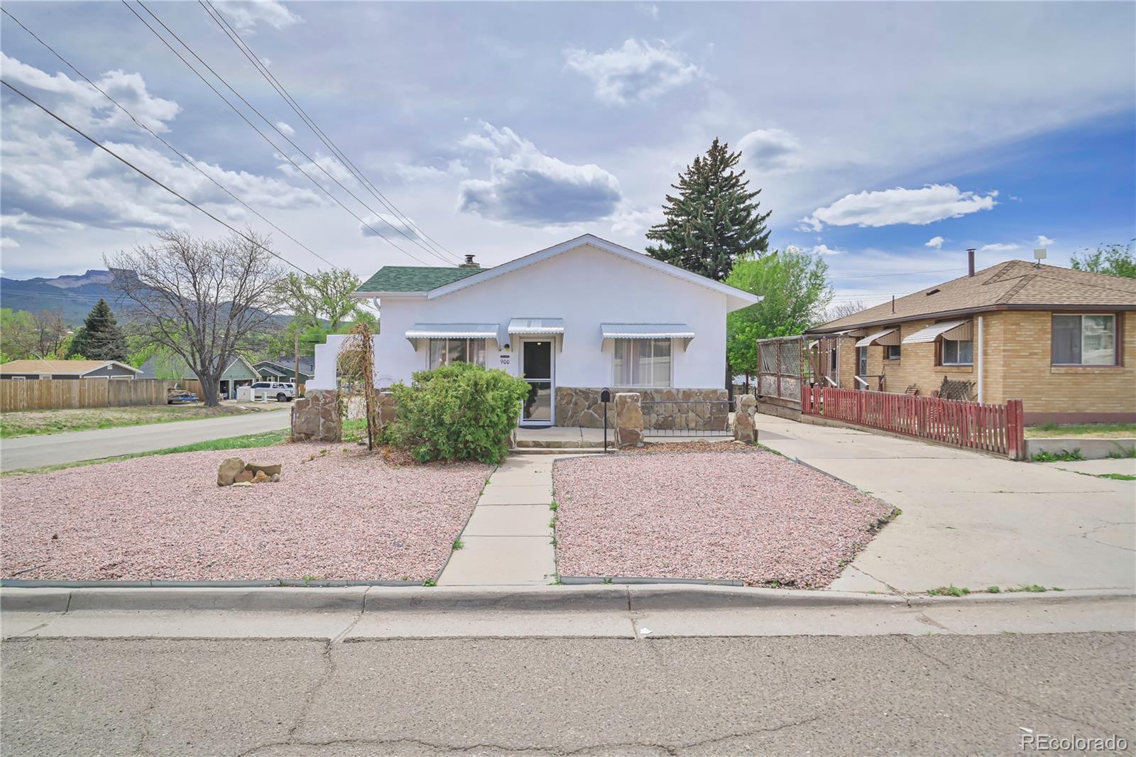 900 Robinson Avenue