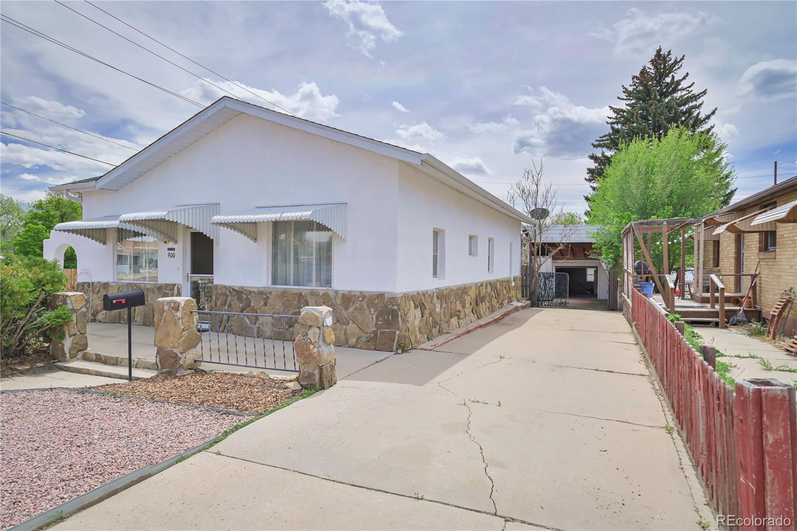 900 Robinson Avenue